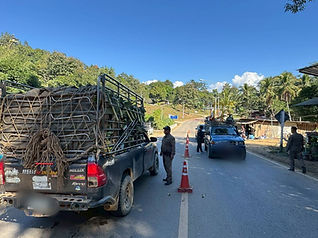 สภ.ท่าตาฝั่ง ตรวจเข้ม ก่อนปีใหม่ ตั้งจุดตรวจ จับกุม 2 คนไทยลักลอบขนแรงงานต่างด้าวเข้าเมือง 11 คน