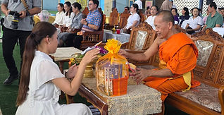 กล่องสีขาว.jpg