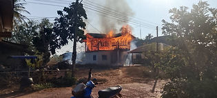 ลูกทาสยาคลั่ง !! จุดไฟเผา จยย.ลามไหม้บ้านวอด แม่เผยโดนขู่ไถเงินซื้อยาเสพจนต้องหนี เผยอยากให้ติดคุกหัวโต