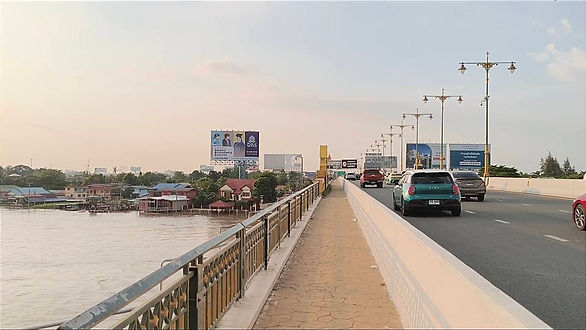 กล่องสีขาว.jpg