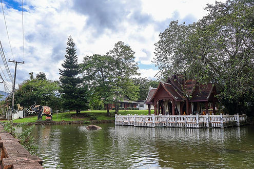 กล่องสีขาว.jpg