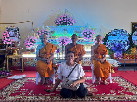 กล่องสีขาว.jpg