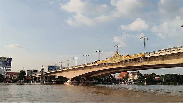 กล่องสีขาว.jpg