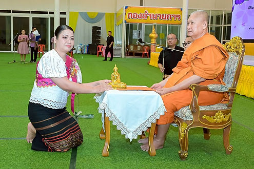 กล่องสีขาว.jpg