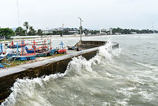 “หัวหิน” ขึ้นธงแดง !! ห้าม นทท.ลงเล่นน้ำทะเลจากคลื่นลมแรง / เศร้า !! พบซากเต่าตนุตัวที่ 2 ลอยเกยหาดหัวหิน คาดเกิดน๊อคน้ำทะเล