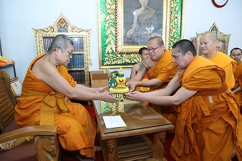 กล่องสีขาว.jpg