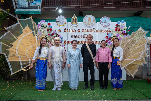 กล่องสีขาว.jpg