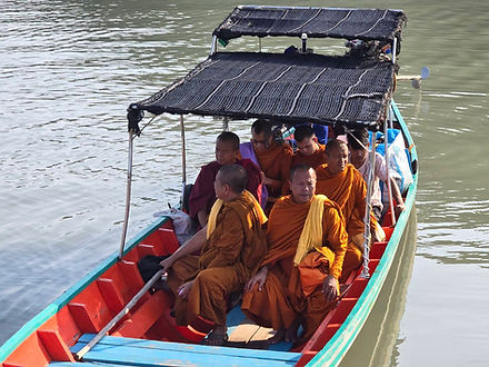 กล่องสีขาว.jpg