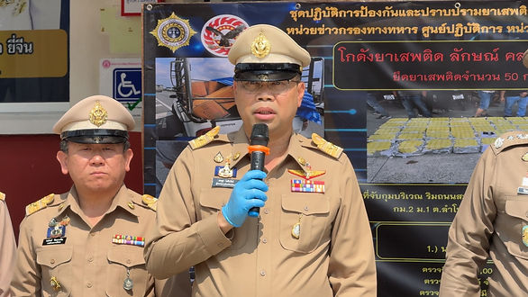 กล่องสีขาว.jpg