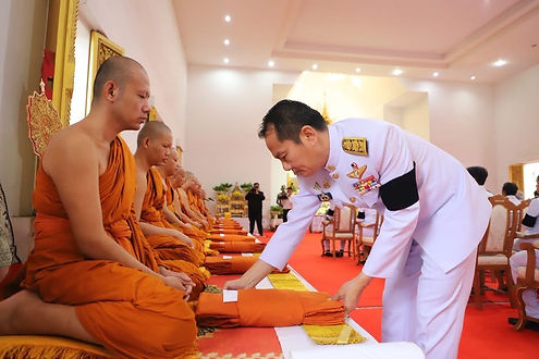 กล่องสีขาว.jpg