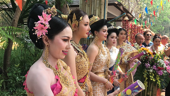 กล่องสีขาว.jpg