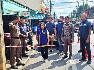 สยบซ่าส์ !! หนุ่มคลั่ง ปรี่จะใช้มีดแทงตำรวจ ถูกยิงสวนสกัดบาดเจ็บ หามส่งโรงพยาบาล