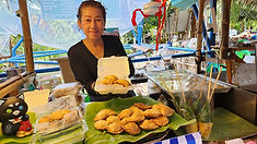ของอร่อยต้องไปชิม “กะหรี่ปั๊บยายแพง” สูตรโบราณขายดีในตลาดร่องสวน เคล็ดลับแป้งบางกรอบ-ไส้แน่นเข้มข้น