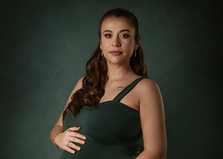 Karolina - Maternity