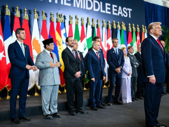 הנשיא טראמפ בפסגת "שלום במזרח התיכון" בשארם אל-שיח', 13 באוקטובר 2025 | Official White House Photo by Daniel Torok (US Gov't Work)