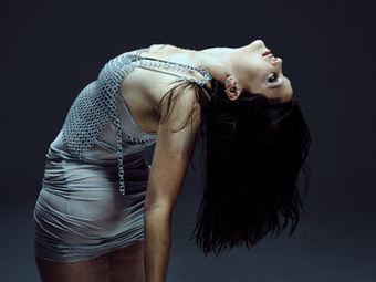 Ally Bakst Turns Beauty Into Armor on Alluring New Alt-Pop Single ‘Look So Pretty’