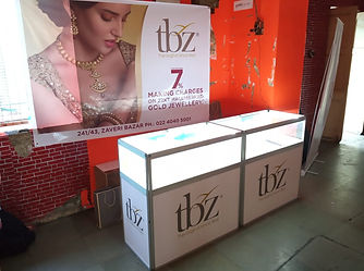 portable brightly lit Portable Jewellry Glass top counter