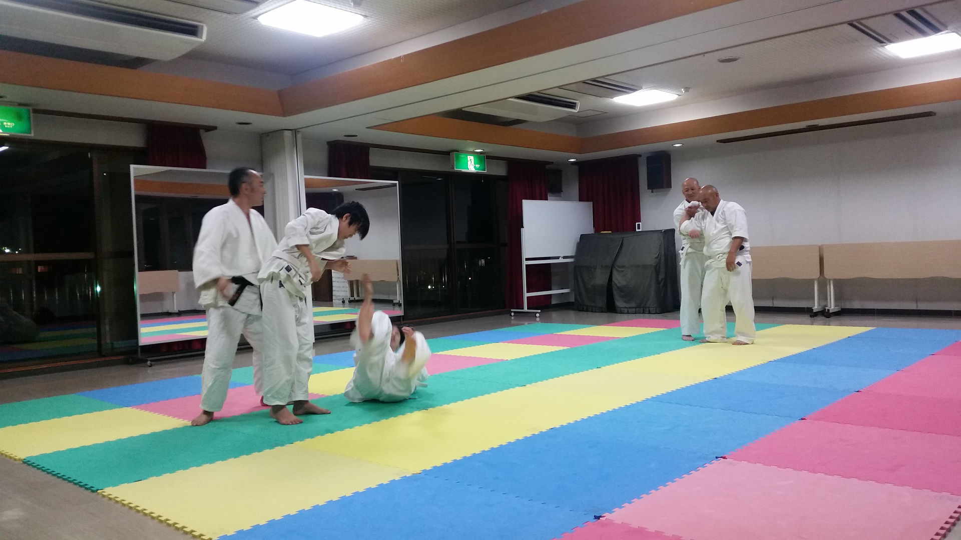 襟捕り