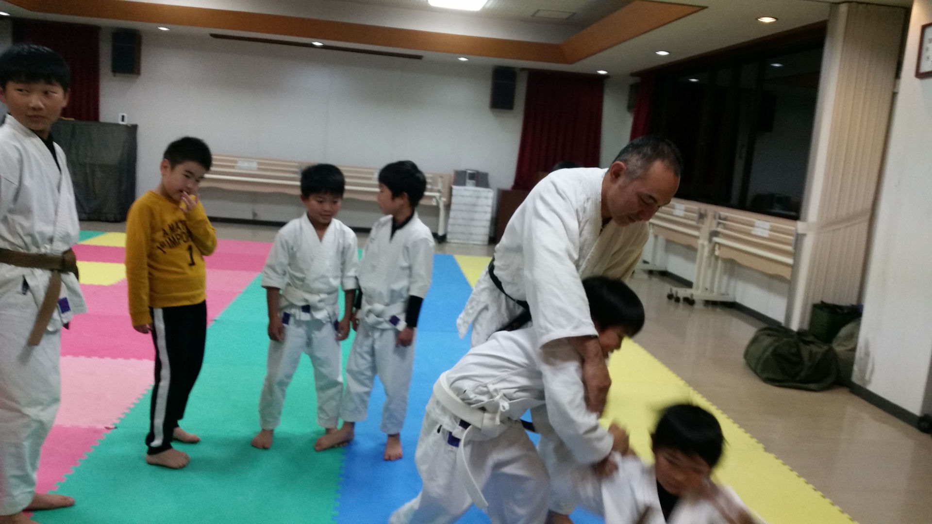 腕抑え捕り