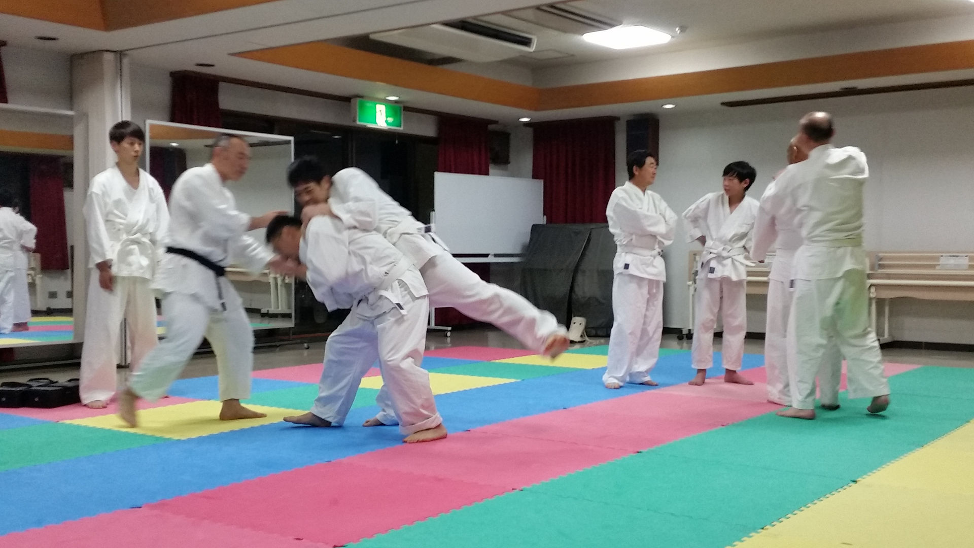 後ろ攻め捕り