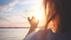 UNO CON DIOS, UNO CON JESÚS, UNO CON EL ESPÍRITU SANTO, UNO CON TU HERMANO(A), UNO CON TU ESPOSO(A)