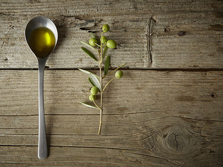 HAIR: OILS THAT PENETRATE VS. OILS THAT SEAL THE HAIR