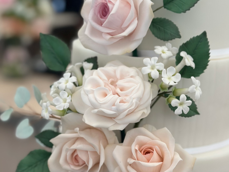 Why Sugar Flowers Are the Perfect Choice for Wedding Cakes