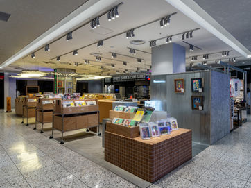 nuunu OSAKA 大丸心斎橋店様にて、店舗用LEDスポットライトの提供を担当いたしました。ブランドの空間演出に適した照明器具を選定・納品し、洗練された店内の光環境づくりに貢献しております。当社の専門的な照明製品が、nuunu OSAKA様の世界観を支える役割を担っています。
