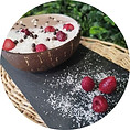 petit dejeuner framboise noix de coco chocolat smoothie bowl