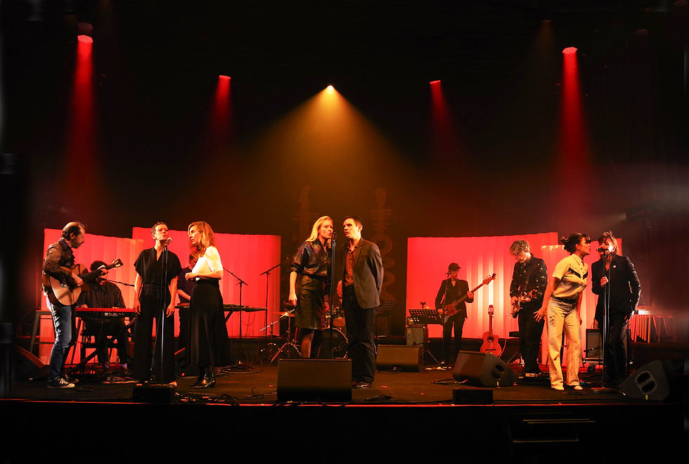 WHILEMYGUITARBAND-2025_COPYMARIEMONTEIRO_PARTIE2-08DEFWEB.jpg