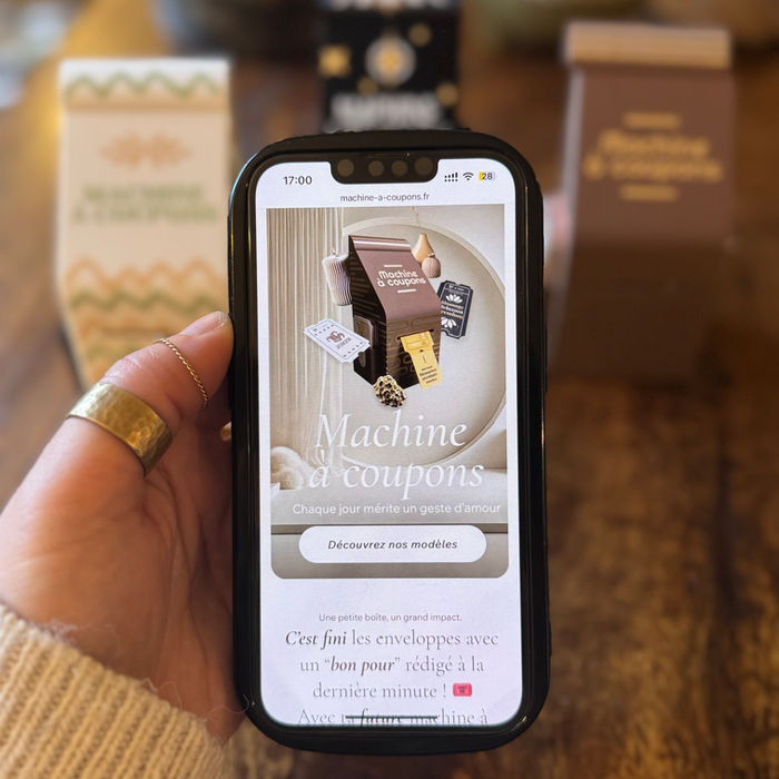 Téléphone portable sur le site de machine à coupons