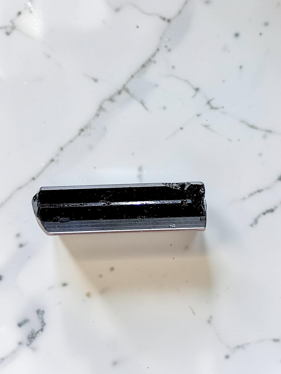 Miniatura: Schorl Prismático com Terminação Natural — Araçuaí, MG