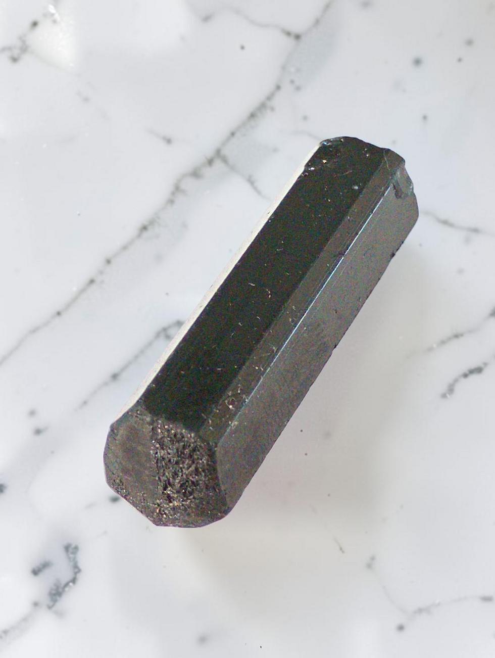 Miniatura: Schorl Prismático com Terminação Natural — Araçuaí, MG