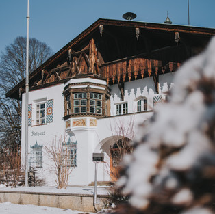 Schliersee Rathaus Standesamt Wedding at Schliersee Photos by Vivien Fotografie