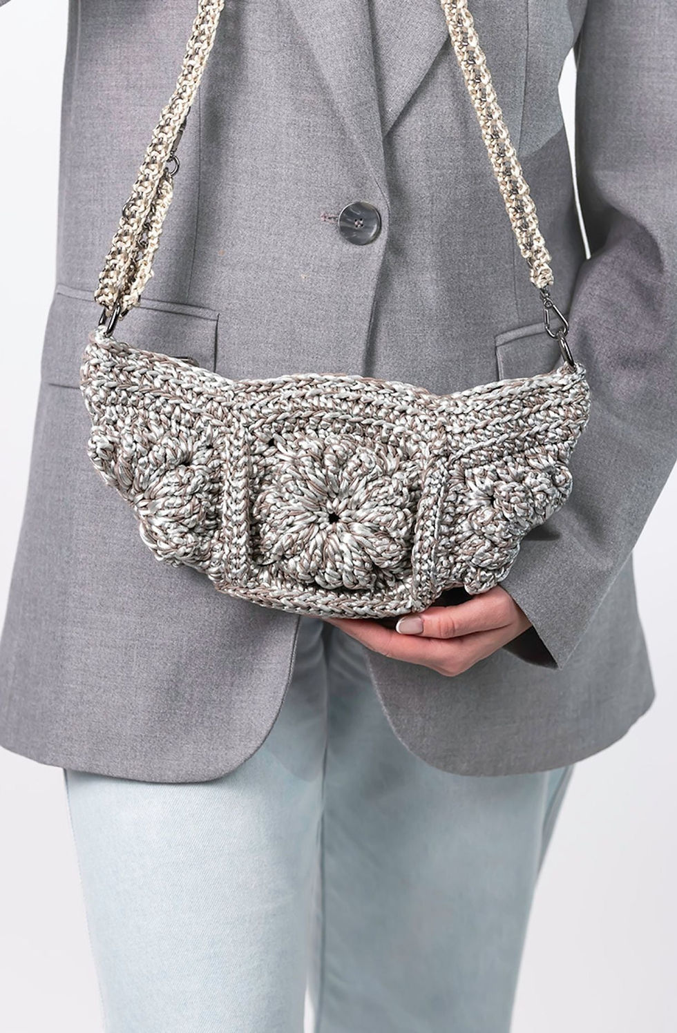 Thumbnail: Mara Brazil Tulipa Woven Crescent Bag