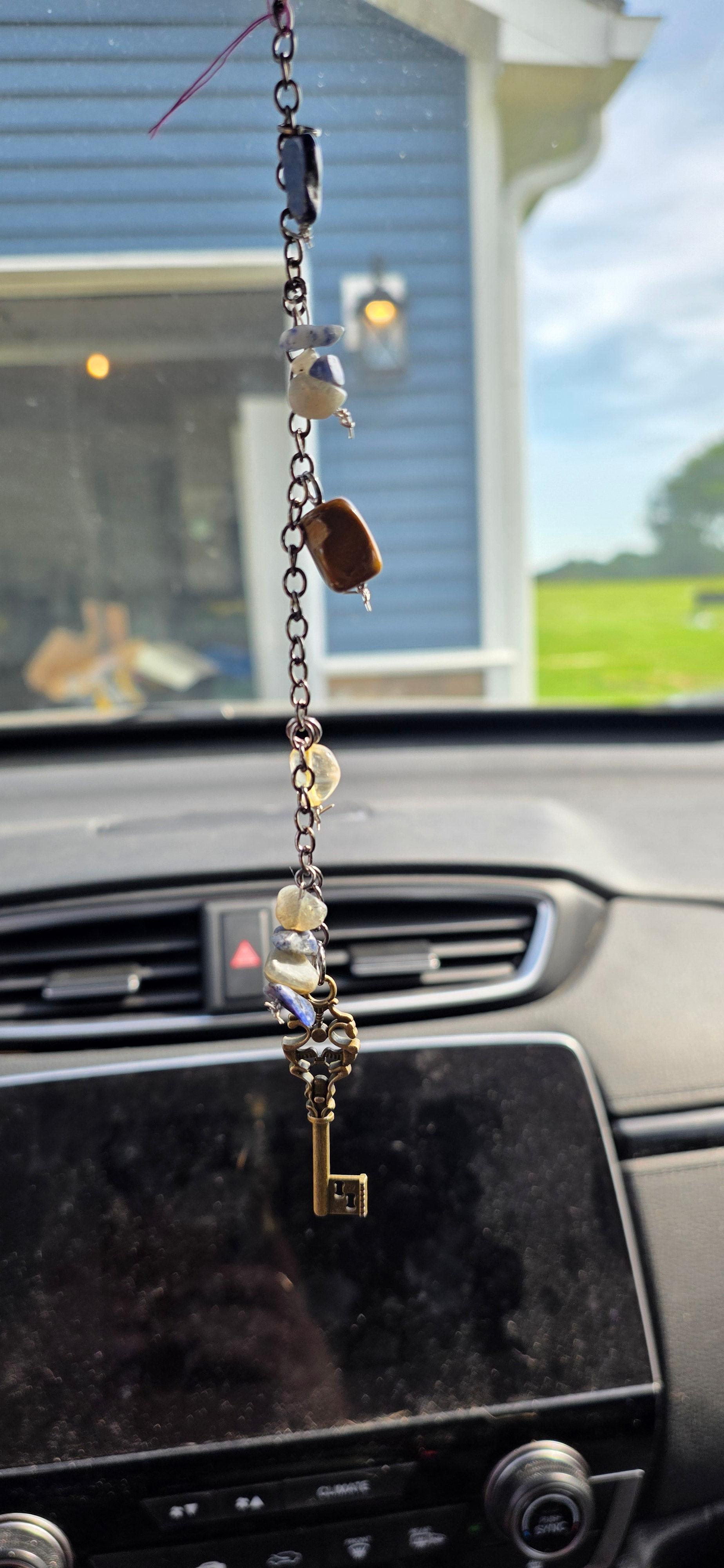 Hanging Manifest Charm - Confidence and Leadership