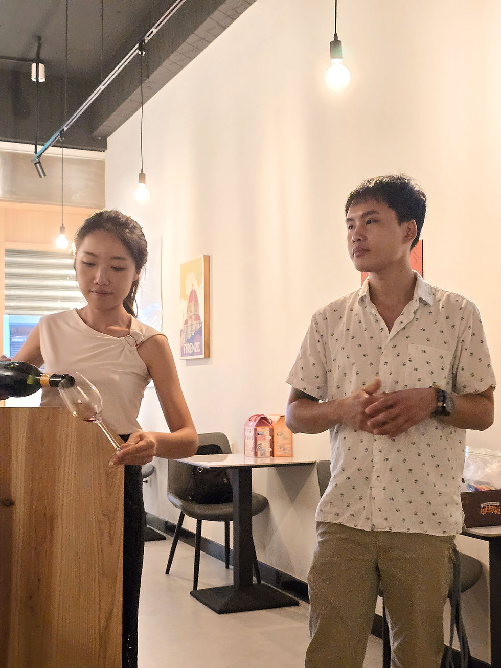 真食律師王婷於 Insieme Italian Wine Bar 舉辦智慧精釀所財富自由桌遊小聚,結合義大利葡萄酒品飲與商業決策覆盤