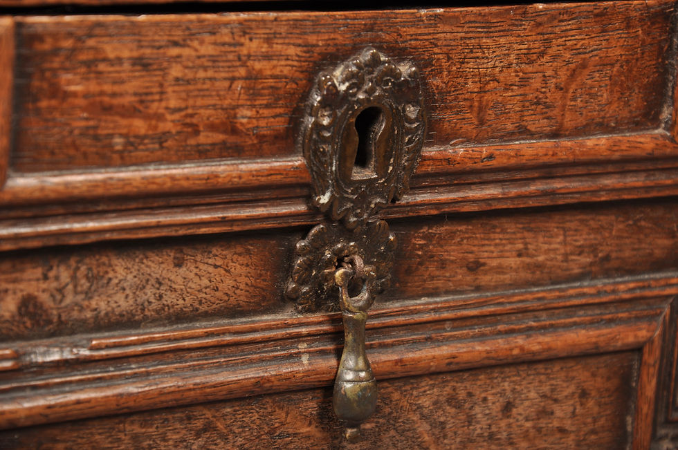 Thumbnail: Queen Anne Oak Mule Kist