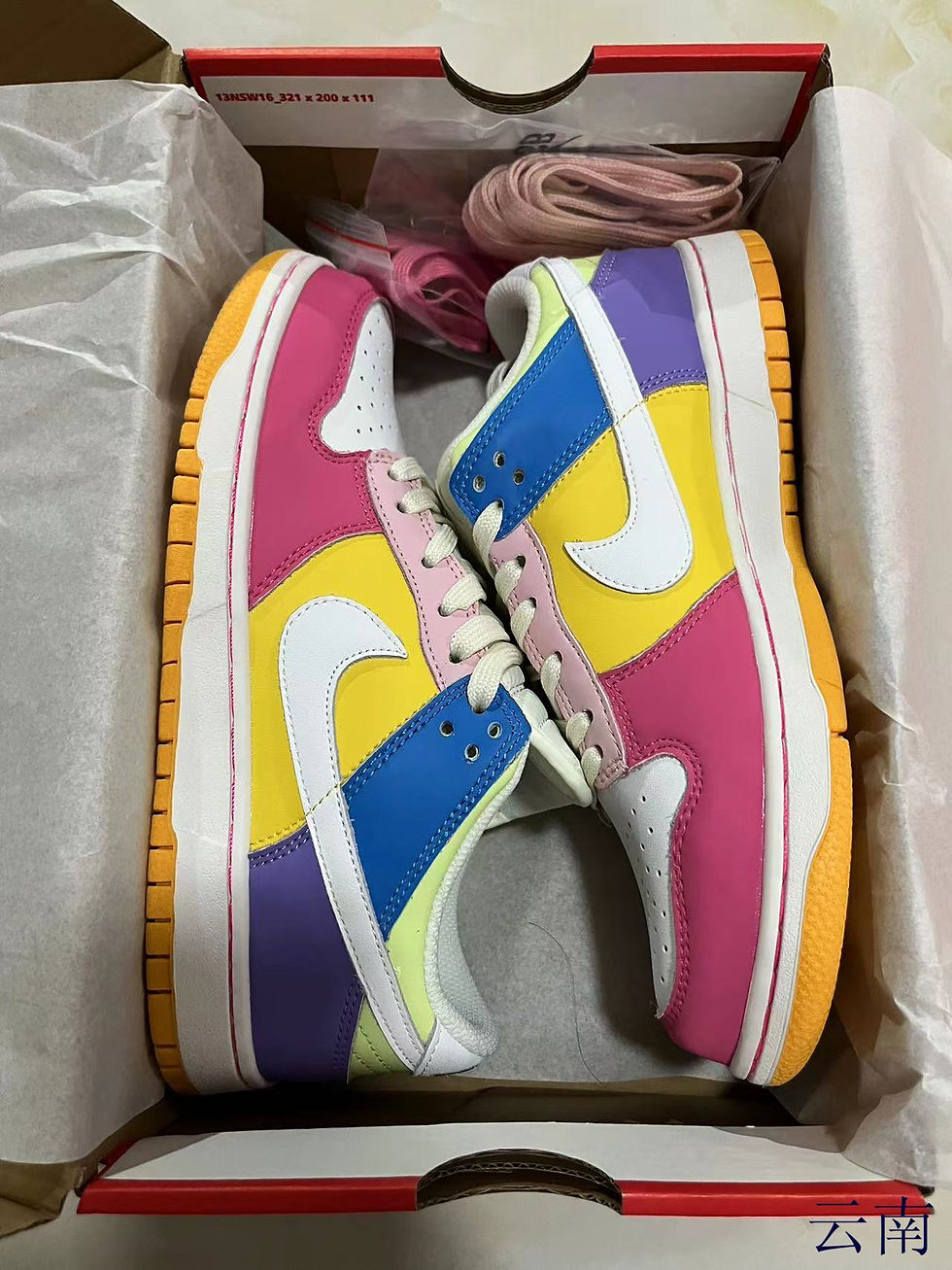 Thumbnail: Nike Dunk Low