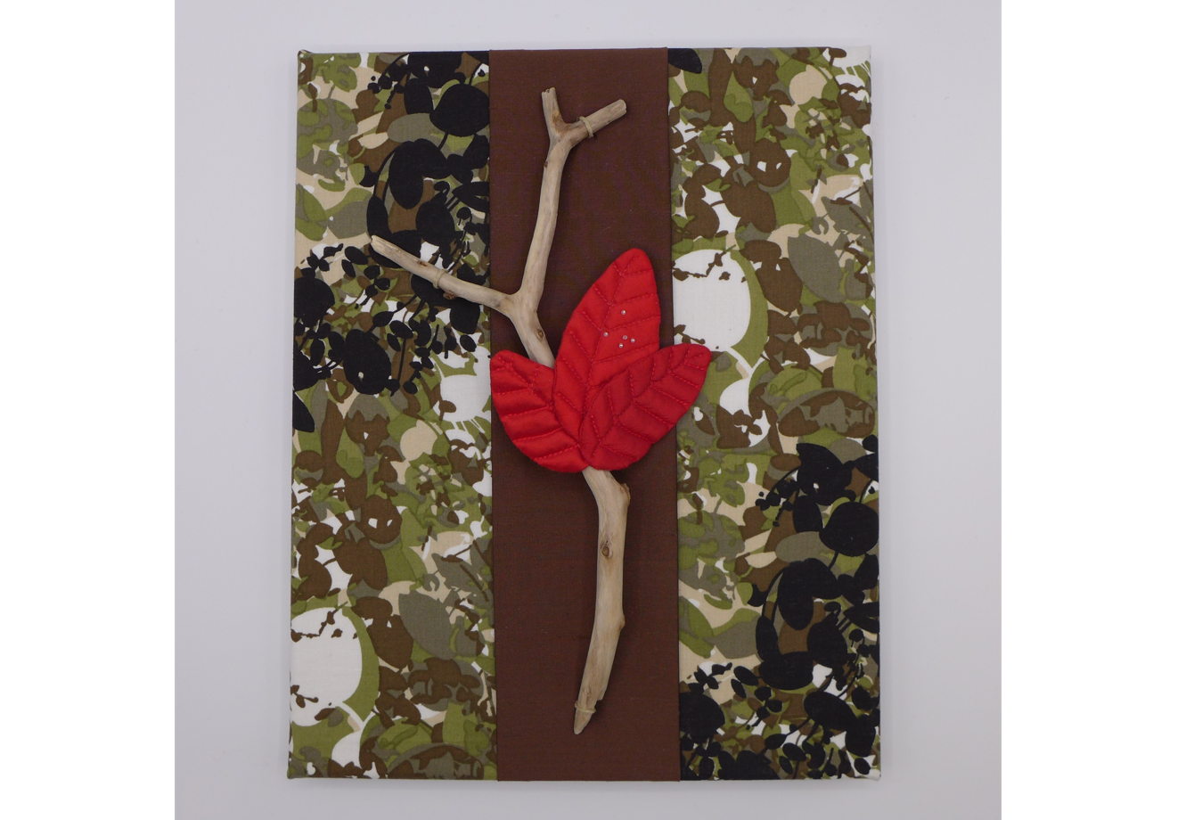 Composition murale FEUILLAGES FLOTTÉS rouge