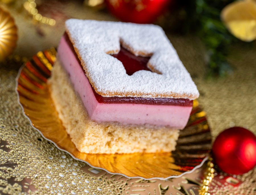 Disney World Hollywood Studios linzer cookie offering during the holiday season 2026.