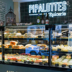 Les Pipalottes restaurant White