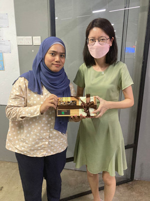 Kurma giveaway to Farahin