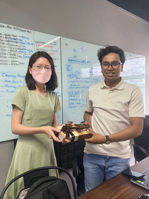 Kurma giveaway to Amirul Awang