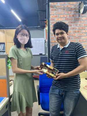 Kurma giveaway to Eddy