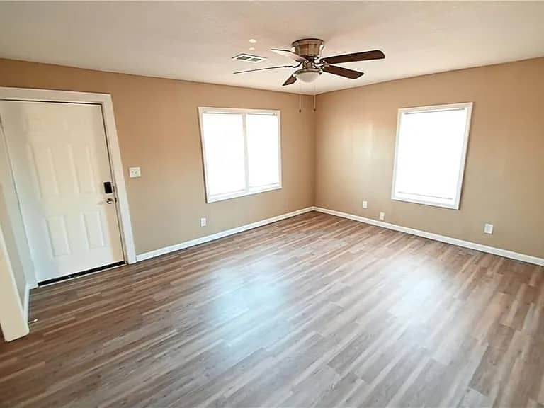 Thumbnail: 11505 Grandview Rd, Kansas City, MO 64137