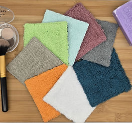 enemble de coloris des lingettes démquillante en coton disposées en rond