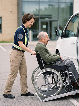Employee_helping_elderly_person_…_202607291138_cae.jpeg