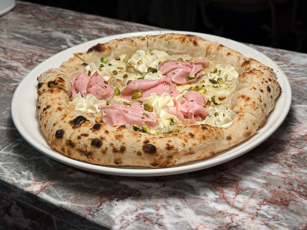 Pizza de mortadela al pistache | $265