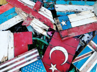 FLAGS – MALMEDITERRANEO, MORETTINO OSPITA LA MOSTRA DI NINO RASO PATROCINATA DALL’UNHCR E DEDICATA A